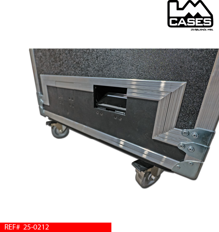 cable_acess_door_for_reel_case.jpg