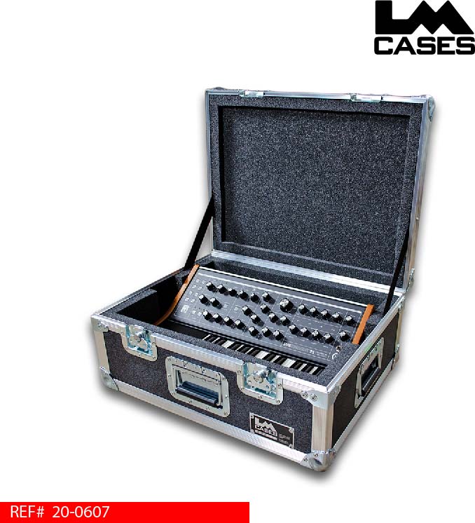 moog-subsequent-25-analog-synth-travel-case.jpg